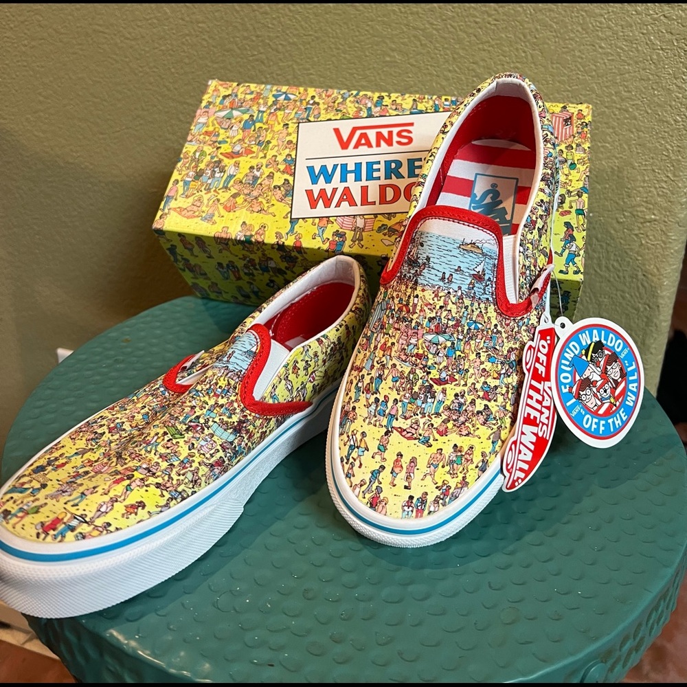 Never worn Where’s Waldo x Vans slip ons. Box is in perfect shape.  Size 5/ 6.5 - Picture 4 of 4